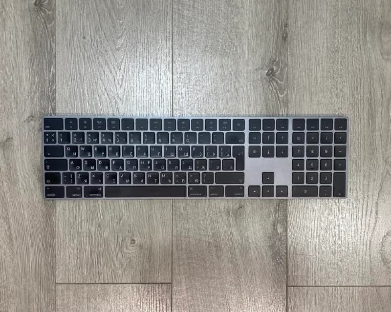 Apple Magic Keyboard A1843 (без Touch ID), русская раскладка, отличное состояние — 250 лари — Батуми — 250 ₾