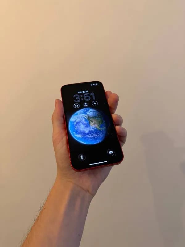 iPhone 13, в хорошем состоянии, всю жизнь был в чехле и под стеклом, батарея 78% 530 лари — Батуми — 70 ₾