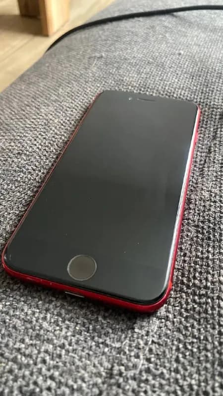 iPhone SE red 128gb -200gel не ремонтировался ни разу — Батуми — 200 ₾