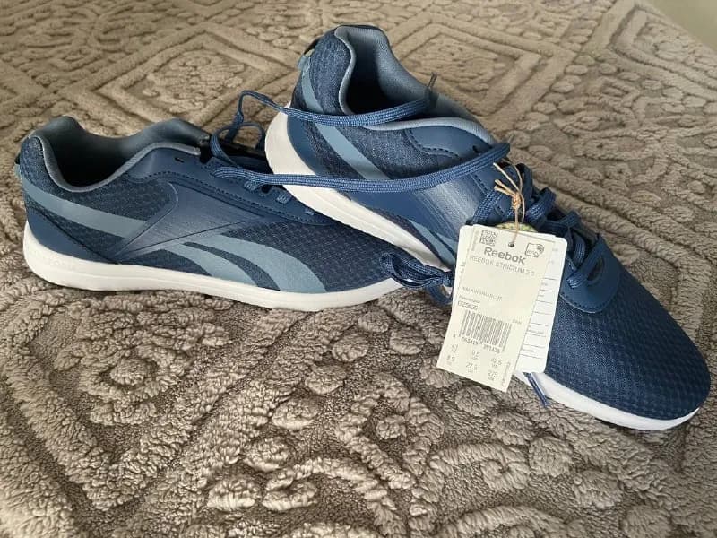 Reebok, размер 42,5-43 (27,5 см по стельке, см. на фото), абсолютно новые, оригинал. Цена 90 лари — Батуми — 90 ₾