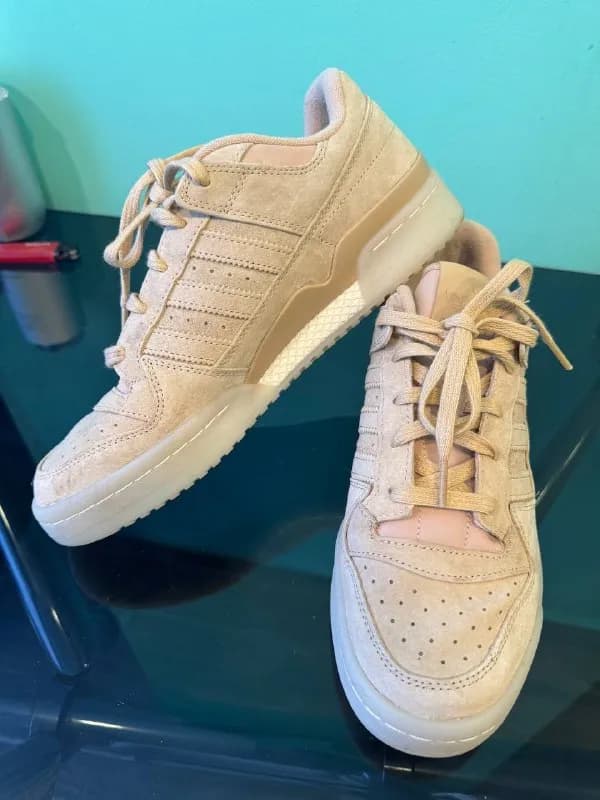 1) Кроссовки adidas рр 42,5. Не подошёл размер. Отличное состояние — 150 лари. — Батуми — 150 ₾