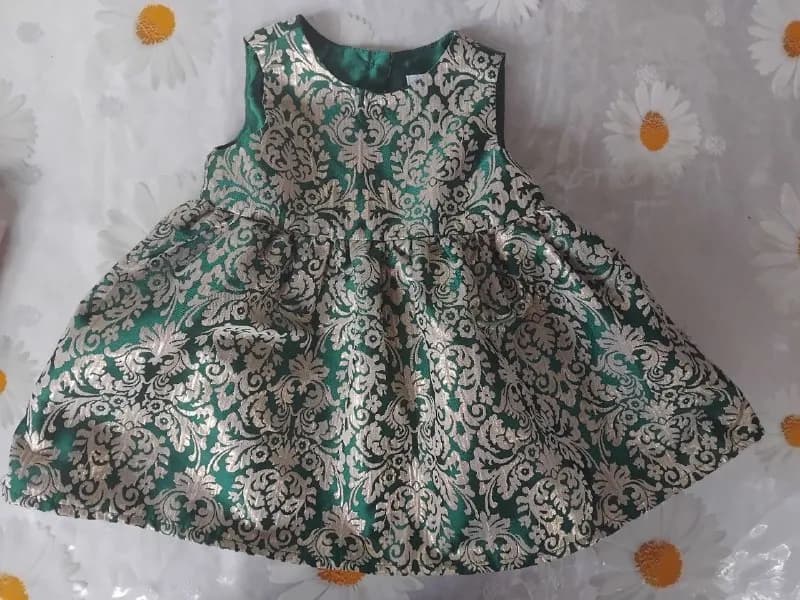 5 лар почти новые.ПЛОЩАДЬ СВОБОДЫ — Тбилиси — 5 ₾