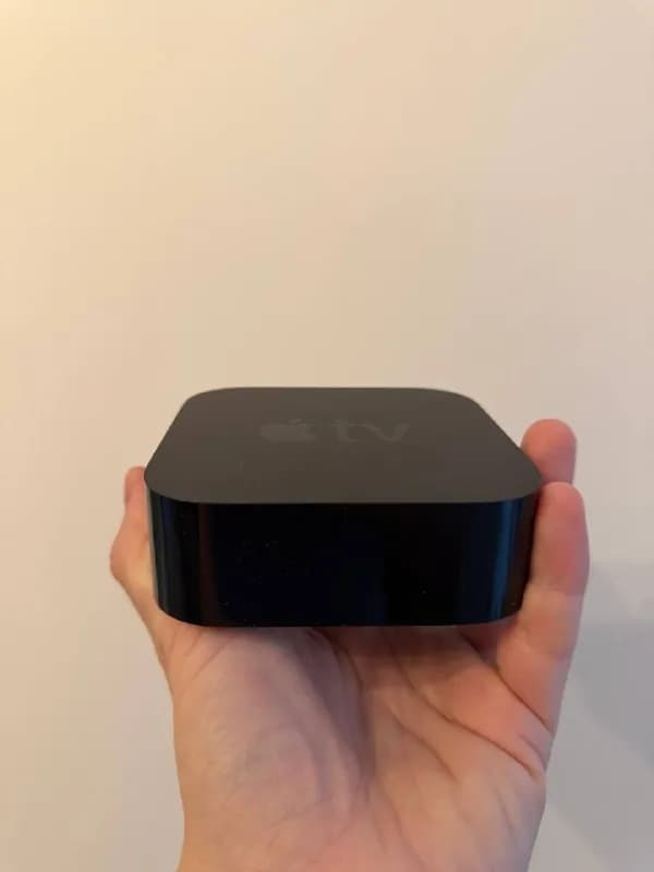 Apple TV, 2018 год, шустрее андроид-теликов, пульт в отличном состоянии 150 лари — Батуми — 70 ₾