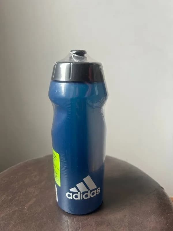 Adidas новая в пленке 10 лар — Батуми — 10 ₾