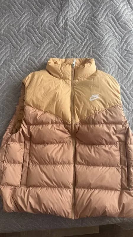1. Жилетка Nike оригинал, размер Л, состояние идеальное, как новая — 130 ₾ — Батуми — 130 ₾
