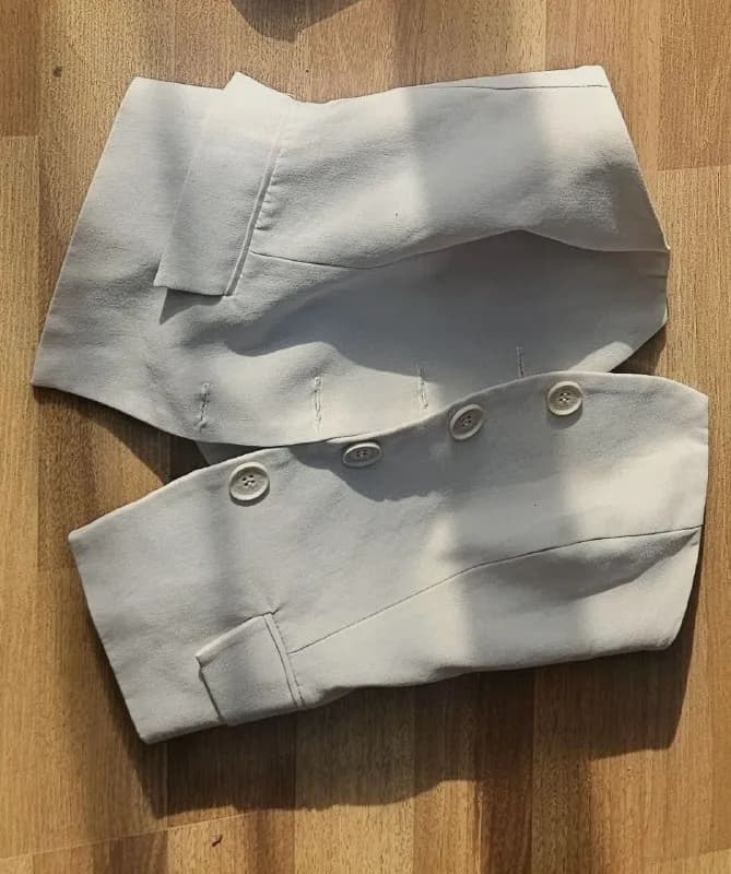 S джинсовая желет подойдёт и на M платье бордо новое 30₾ остальное по 15 ₾ поп фото скину — Тбилиси — 30 ₾
