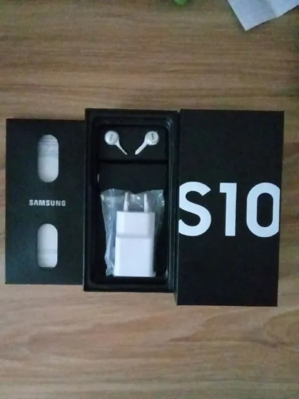 Samsung Galaxy S10 128 Гб Цена 1100 лари Торг — Батуми — 1 100 ₾