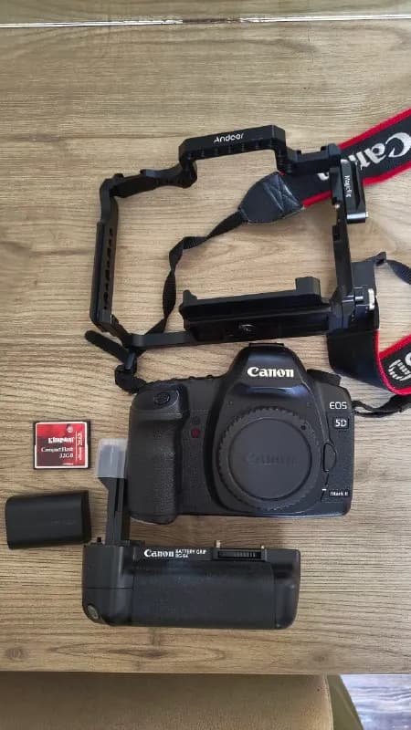 Canon 5D M2 body, батарейная оригинальная ручка, клетка под камеру, флешка на 32гб, батарейка (не ор — Тбилиси — 500 ₾