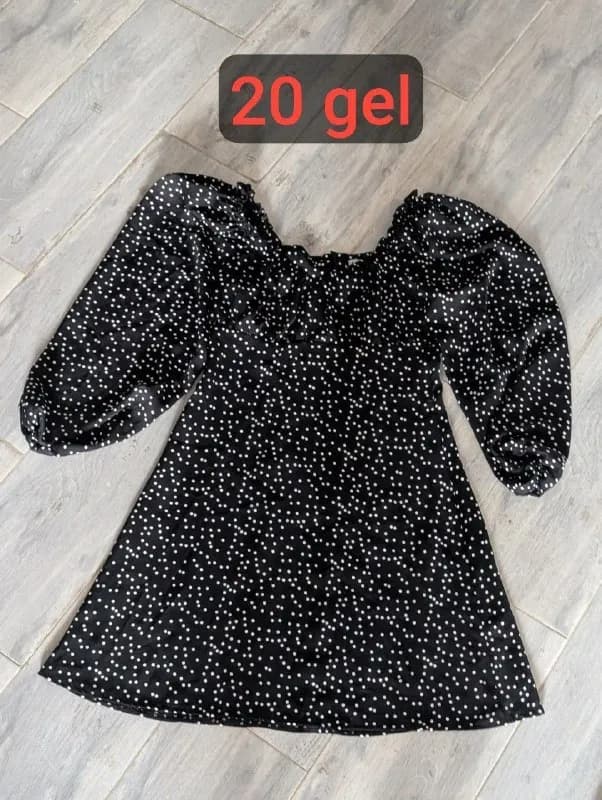 15-35 лари, кроме дублёнки. Размеры XS-S, кроме рубашки с котом, она XXL. Все цены на фото. Нахожусь — Батуми — 35 ₾