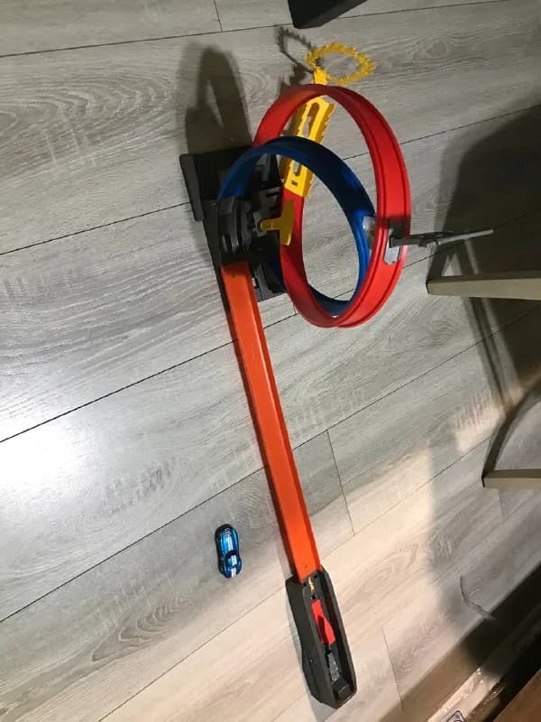 hot wheels) 30 лари. 1 крепёж заменён. Все работает исправно — Батуми — 30 ₾