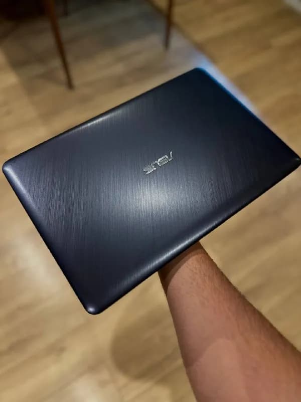 ASUS VivoBook 15 X540UAR — Батуми — 400 ₾