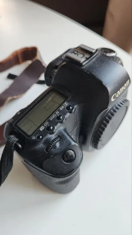 canon5dm2. Проверенный временем и надёжный фотоаппарат. Был долгое время второй камерой. Есть следы — Тбилиси — 800 ₾