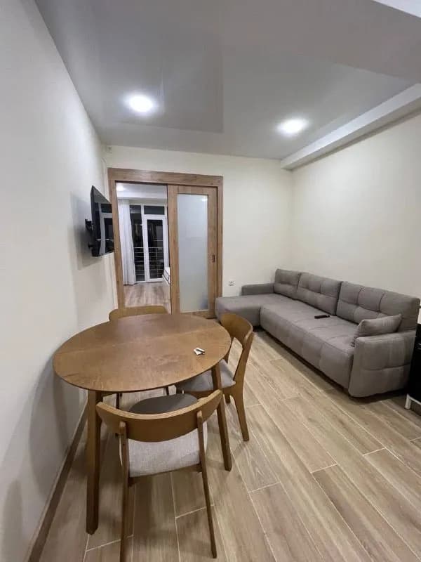 1+1 по улице Руставели, 10 (Старый Батуми) — Батуми — 650 $