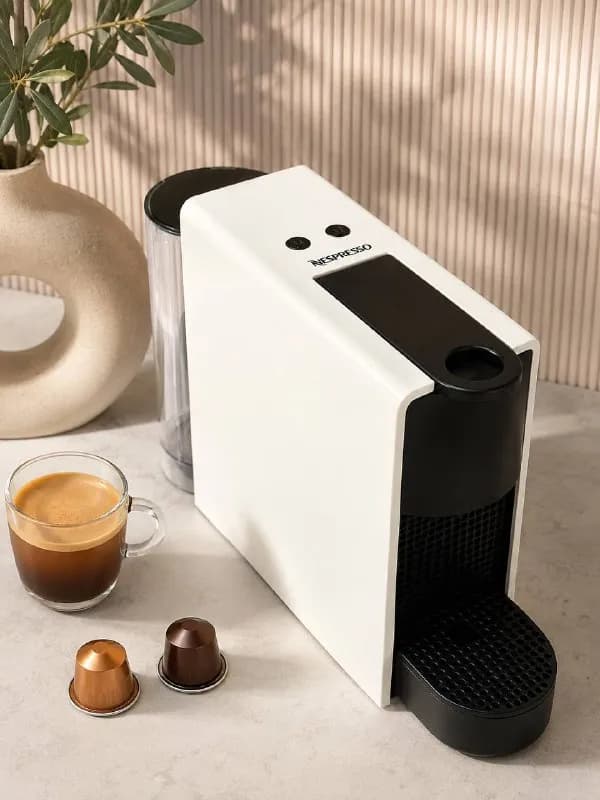 Nespresso. Состояние новой, чистая и ухоженная. Вставляй капсулу и пей сразу как принесешь домой. — Тбилиси — 160 ₾