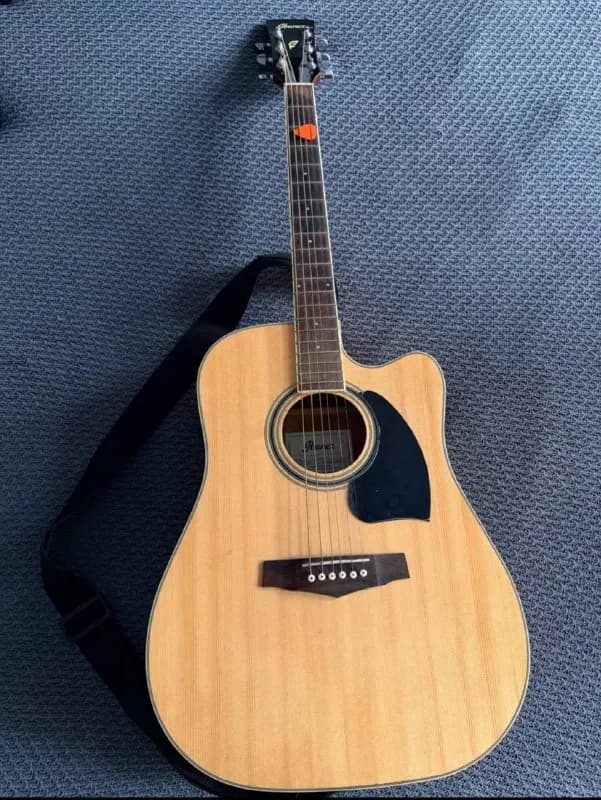Ibanez, цена 300 лари (небольшой торг уместен) — Тбилиси — 300 ₾