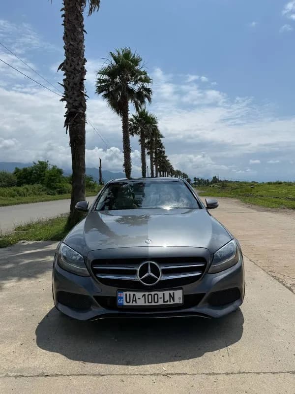 Mercedes-Benz C300 2017 в отличном состоянии в связи с покупкой нового автомобиля. — Батуми