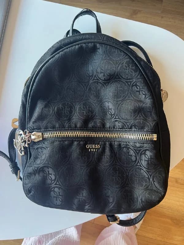 Guess (в хорошем состоянии немного потерта ручка)- 40 лари — Батуми — 280,150 ₾