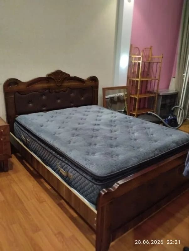 150 на 190.На фото матрас лежит на кровати 180 на 200. — Батуми — 450 ₾