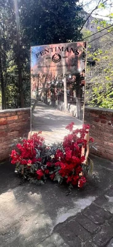 2 зеркала как на фото на деревянных рамах и с подставками. Размер 90×200, уже упакованы. На одном ос — Тбилиси — 90 ₾