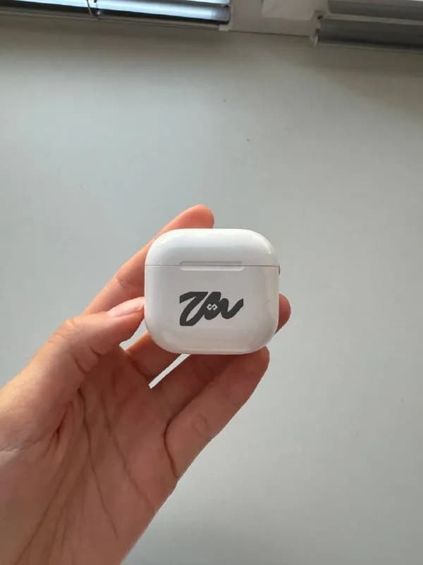 Airpods 4 with active noise cancellation, нераспакованные, с логотипом на кейсе, 400 лари — Тбилиси — 400 ₾