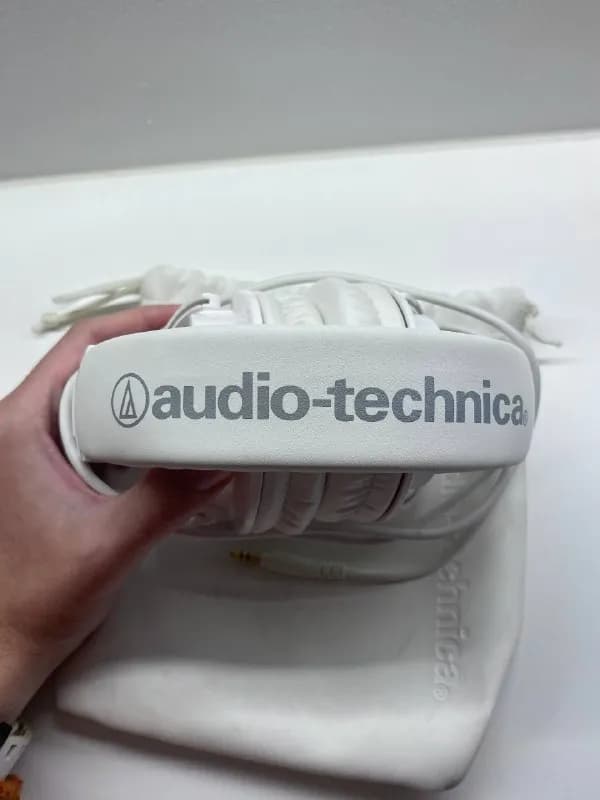 Audio Technica ATH-M50X белые. Состояние самих наушников 9/10, звук отличный. В комплекте фирменный — Тбилиси — 450 ₾