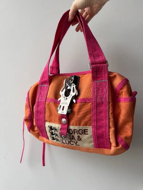 George, Gina and Lucy — Батуми — 220 ₾