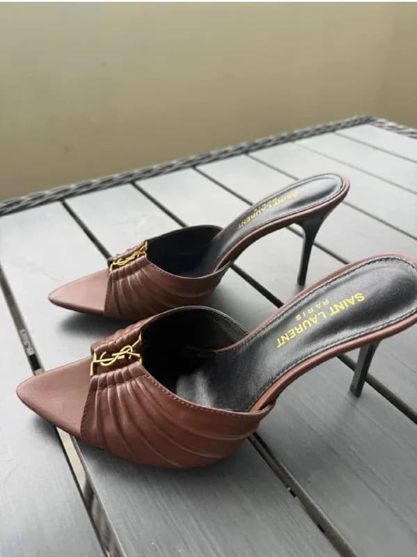 YSL). Очень качественная реплика. Покупала за 100$, продаю за ту же цену, так как мне оказались малы — Батуми — 100 $