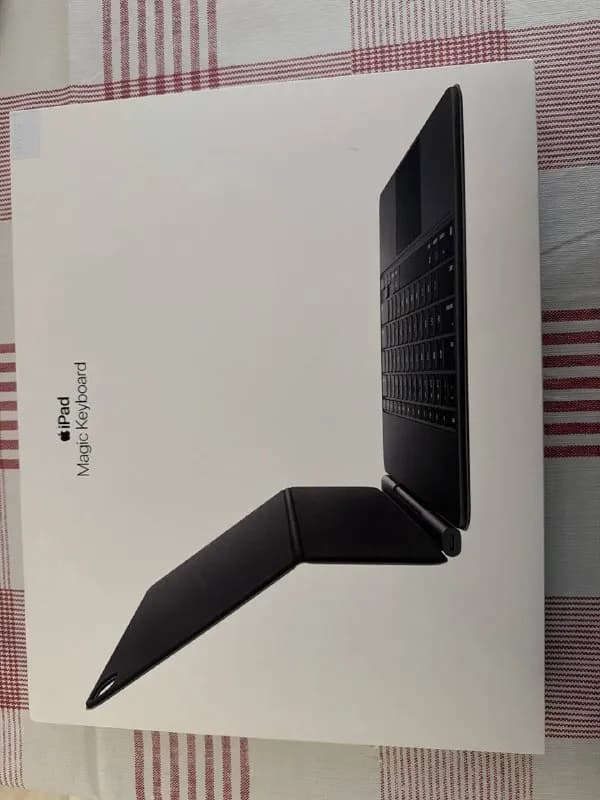 Magic Keyboard для iPad Air 13″. — Батуми — 900 ₾