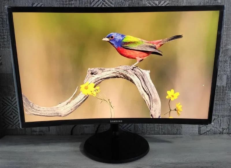 Samsung изогнутый — Тбилиси — 300 ₾