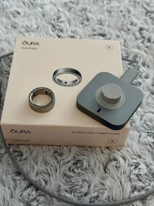 Oura Ring 4, размер 8. Цвет brushed silver. Куплено на Амазон 22 октября 2025 года, есть электронный — Батуми — 250 ₾