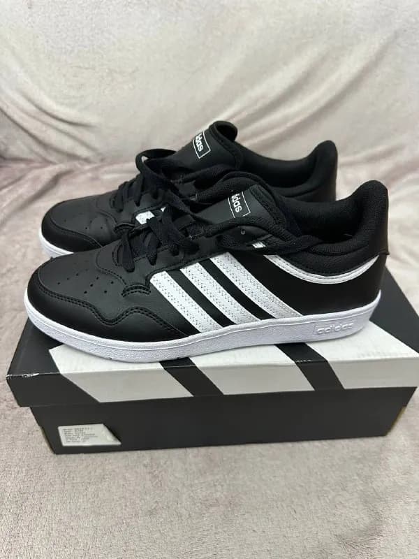 Adidas оригинал, привезены из Турции, не подошел размер, 39.1/3 EU, цена 160 лари — Батуми — 160 ₾