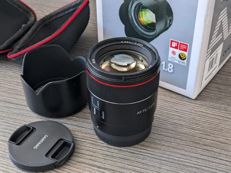 Samyang 75mm f1.8 Sony E, как новый, полный комплект — Тбилиси — 200 $