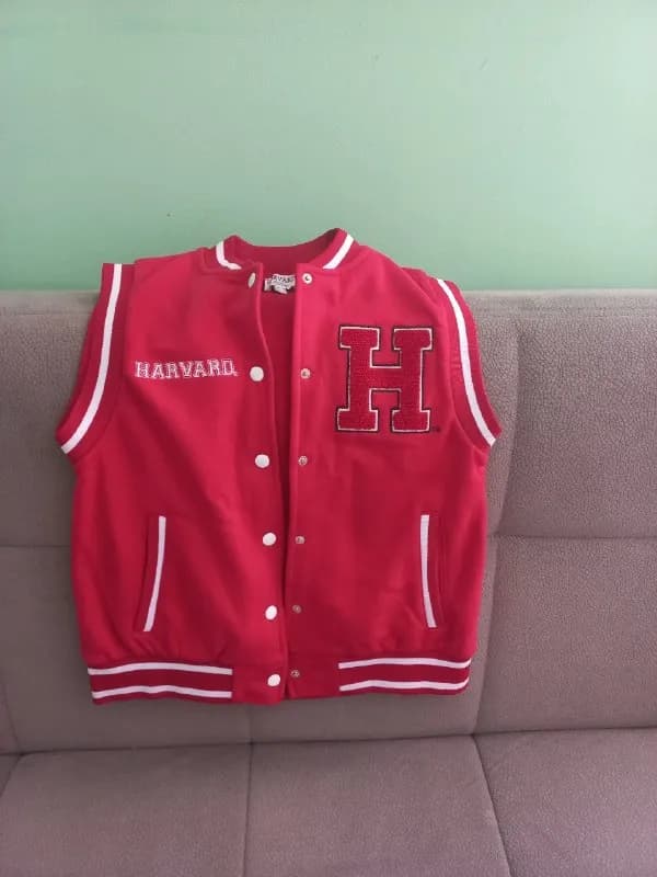 Harvard на пуговицах. — Батуми — 20 ₾