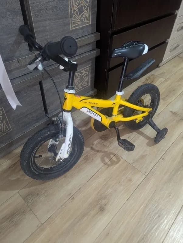 Specialized Hotrock с размером колес 12 дюймов плюс минус до 5,5 6-ти лет в зависимости от роста... — Батуми — 220 ₾