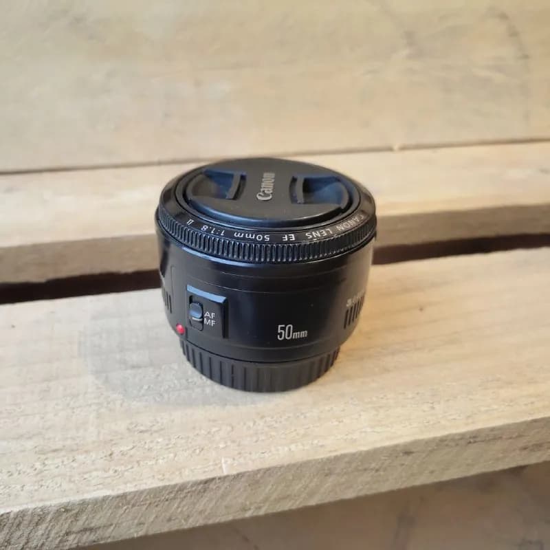 Canon 50 mm f/1.8 — Тбилиси — 250 ₾
