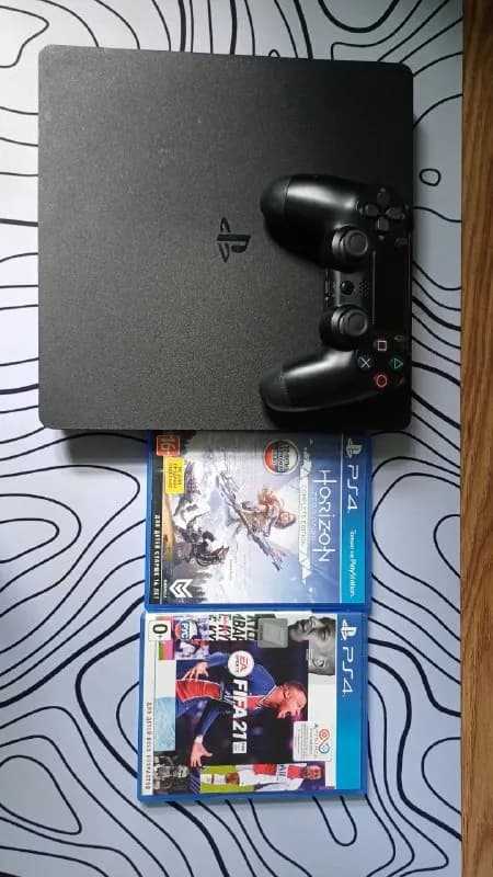 PlayStation 4 Slim в хорошем состоянии. Консоль полностью исправна, работает без нареканий. — Батуми — 350 ₾