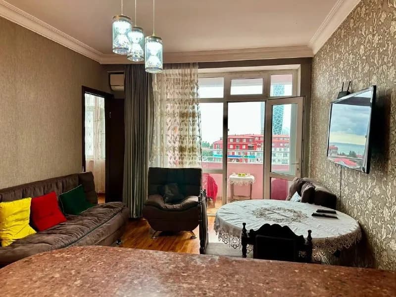 1+1 по улице Парнаваз Мепе, 135 (рядом парк 6 Мая) — Батуми — 500 $