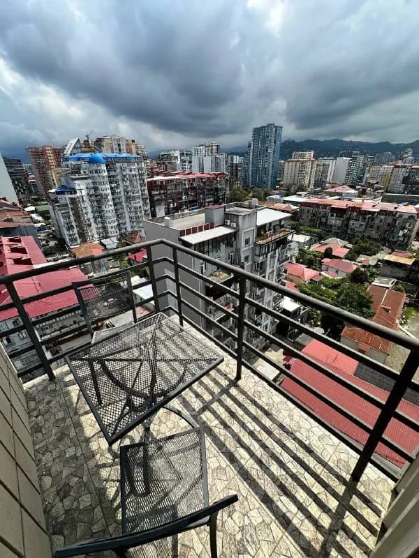 2-комнатная квартира с 1 спальней в районе парка 6 мая — Батуми — 500 $