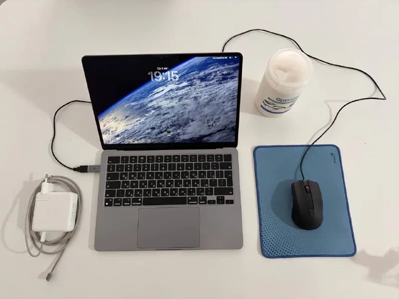 MacBook Air M2 13,6 в отличном состоянии — Батуми — 1 800 ₾