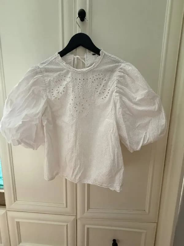 1. H&M размер М — 15 лари — Батуми — 15 ₾