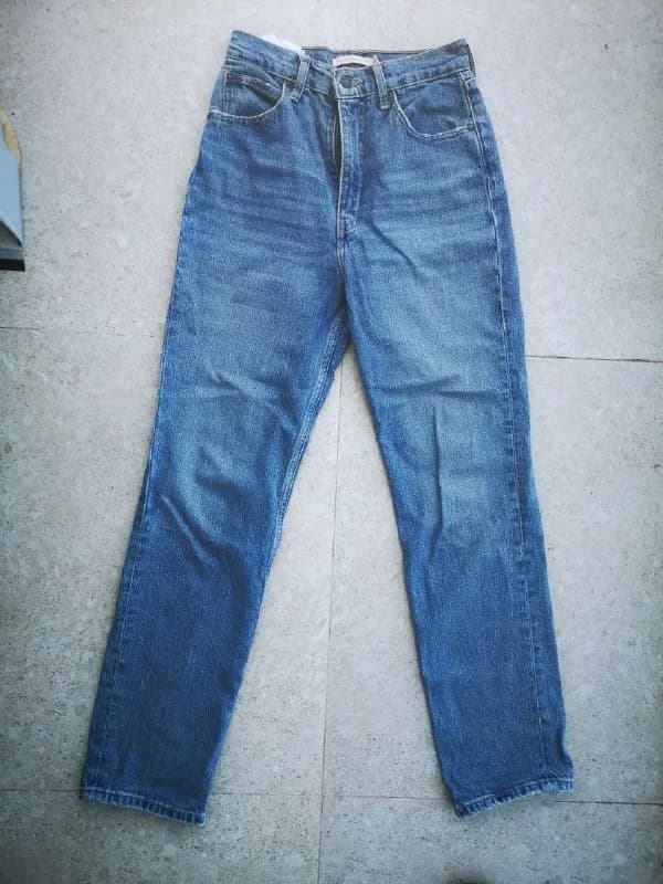1. джинсы Levi’s Premium W25L29, абсолютно новые, надевала 2 раза — 150 лари — Батуми — 150 ₾