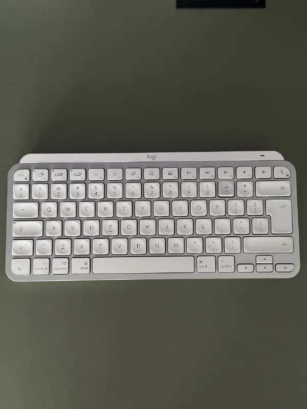 1. Клавиатура — Logi MX Keys mini for Mac — Батуми — 50 ₾