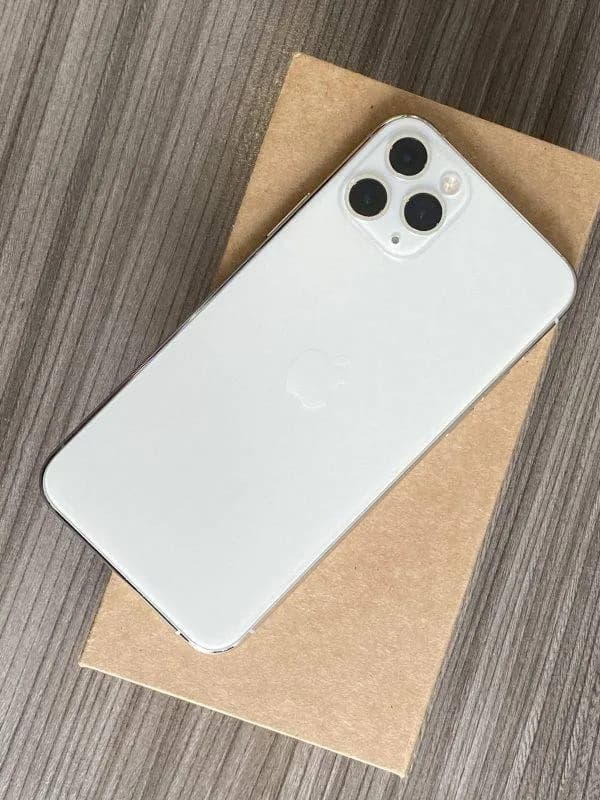 iPhone 11 Pro 64 ГБ — Белый — Батуми — 400 ₾