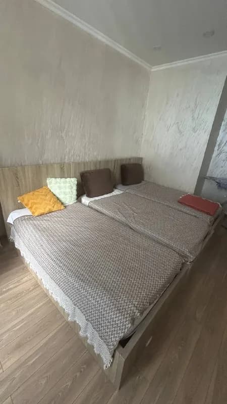 5 односпальных кроватей с подъемным механизмом и матрасами (б/у). — Батуми — 100 ₾