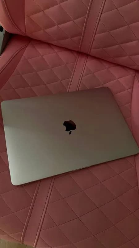 MacBook Pro M2 13’ 8/512 — Батуми — 2 000 ₾