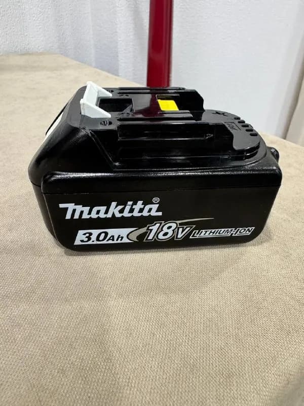 1. Аккумулятор Makita bl1830, оригинал, производство Вьетнам. Покупался в комплекте с инструментом. — Батуми — 80 ₾