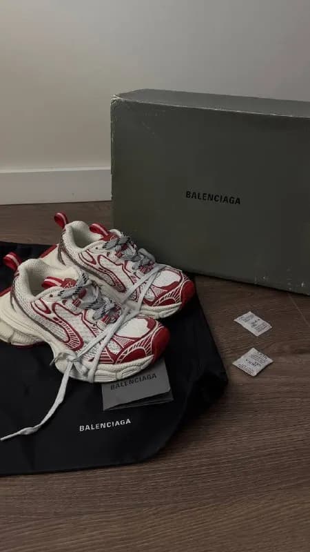 Balenciaga 3XL** — бело-красная расцветка, культовая модель, очень стильные и удобные. Отличное сост — Батуми — 250 $
