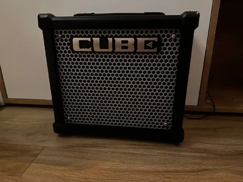 Комбоусилитель Roland Cube-10gx 10W — Батуми — 400 ₾