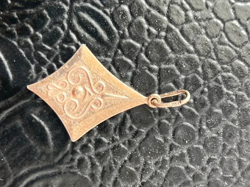 Серебряный кулон с золотым покрытием — Батуми — 75 ₾