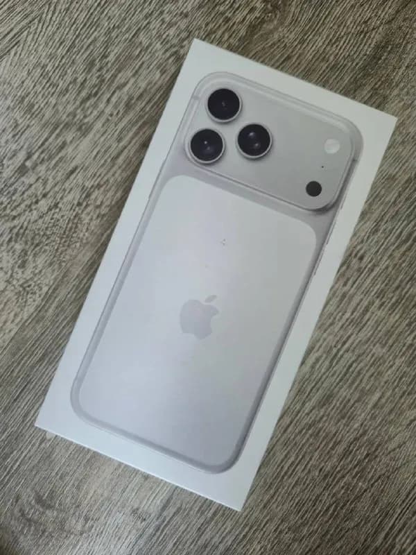 iPhone 17 Pro Max 256 ГБ; поддерживает как физическую SIM-карту, так и eSIM. Коробку вскрывает покуп — Тбилиси — 3 900 ₾